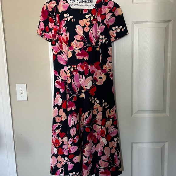 Women's Short Sleeve Floral Printed Scuba Crepe Fit and Flare Dress - Picture 4 of 9